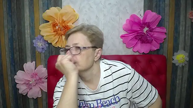 Snapshot of EmiliaGree chatting on May 28, 2026, 5:10 pm EmiliaGree online show from May 28, 2026, 5:10 pm