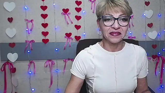 Snapshot of EllaBonito chatting on March 7, 2025, 9:40 am EllaBonito online show from March 7, 2025, 9:40 am