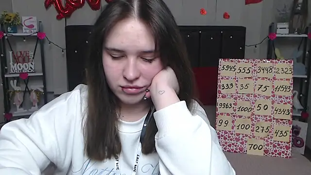 Snapshot of LauraHlot chatting on March 6, 2025, 6:59 pm LauraHlot online show from March 6, 2025, 6:59 pm