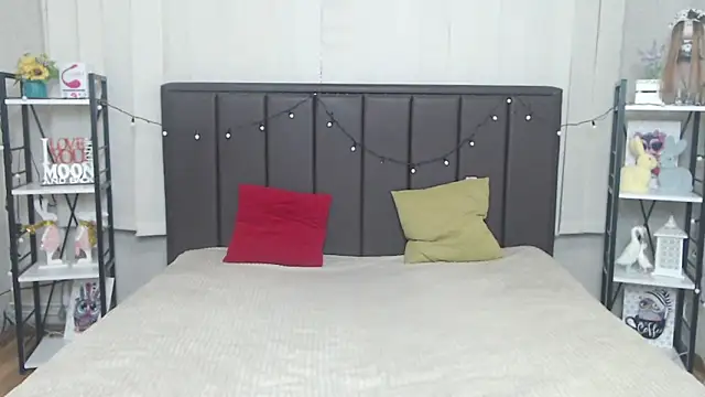 Snapshot of LauraHlot chatting on September 25, 2025, 5:44 am LauraHlot online show from September 25, 2025, 5:44 am