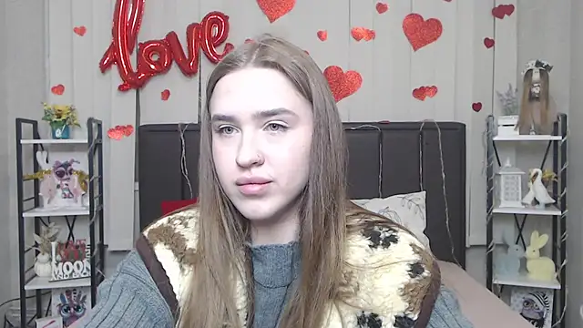 LauraHlot online show from February 4, 2026, 8:14 pm