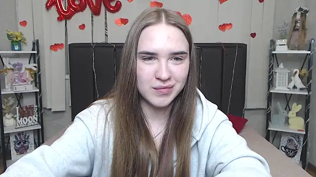 LauraHlot online show from April 1, 2026, 1:41 pm