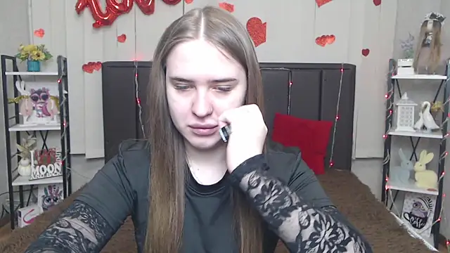 LauraHlot online show from April 30, 2026, 6:09 am
