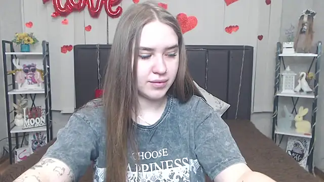 LauraHlot online show from May 12, 2026, 5:48 am