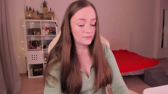 WalkingGirl online show from September 25, 2025, 9:40 pm