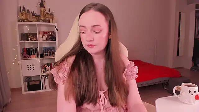 WalkingGirl online show from September 30, 2025, 5:18 pm