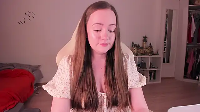 WalkingGirl online show from November 12, 2025, 6:08 pm