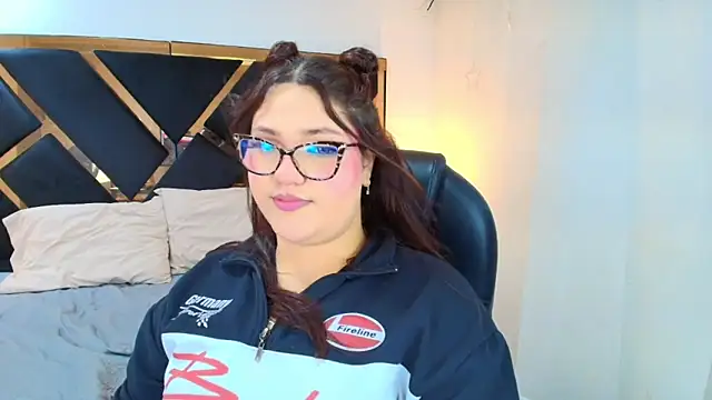 Snapshot of Camiila_Osorio chatting on May 8, 2026, 7:30 pm Camiila Osorio online show from May 8, 2026, 7:30 pm