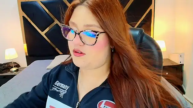 Snapshot of Camiila_Osorio chatting on June 9, 2026, 7:36 pm Camiila Osorio online show from June 9, 2026, 7:36 pm