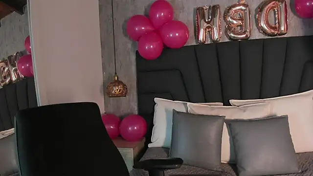 Snapshot of SARA_STONE17 chatting on March 17, 2025, 12:04 pm SARA STONE17 online show from March 17, 2025, 12:04 pm