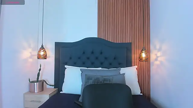 Snapshot of SARA_STONE17 chatting on September 10, 2025, 11:32 am SARA STONE17 online show from September 10, 2025, 11:32 am