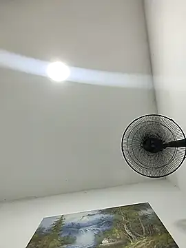 Linda Lars online show from February 21, 2025, 6:51 am