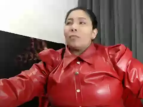 LeizaMagnus online show from January 13, 2026, 6:02 pm