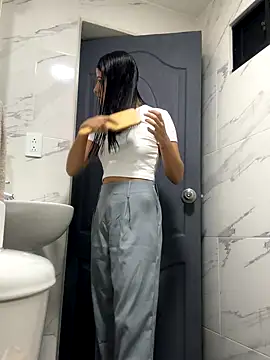 Snapshot of Arilw chatting on October 2, 2025, 1:07 pm Arilw online show from October 2, 2025, 1:07 pm