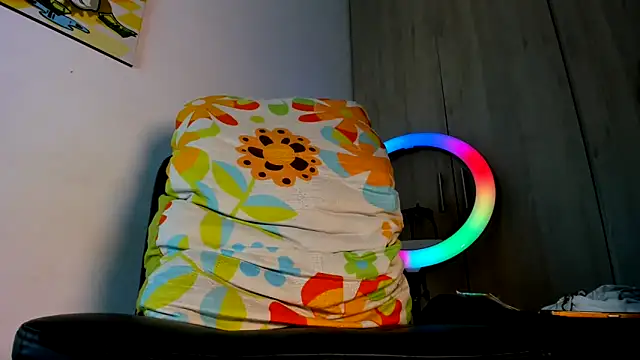 Snapshot of m1tsur1 chatting on October 19, 2025, 12:11 am m1tsur1 online show from October 19, 2025, 12:11 am