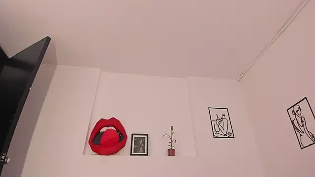 Snapshot of cloehonney chatting on February 12, 2025, 2:24 am cloehonney online show from February 12, 2025, 2:24 am