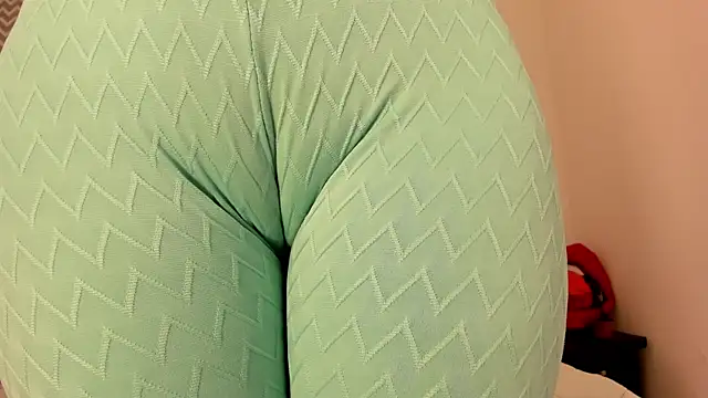 Snapshot of cloehonney chatting on October 7, 2025, 7:55 pm cloehonney online show from October 7, 2025, 7:55 pm