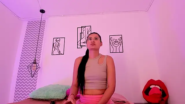 Snapshot of cloehonney chatting on October 26, 2025, 1:06 pm cloehonney online show from October 26, 2025, 1:06 pm