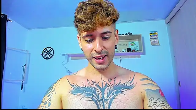 Snapshot of Ares_blue chatting on May 15, 2026, 2:24 pm Ares blue online show from May 15, 2026, 2:24 pm