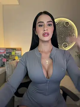 SarahhSmitth1 online show from July 14, 2026, 11:21 pm
