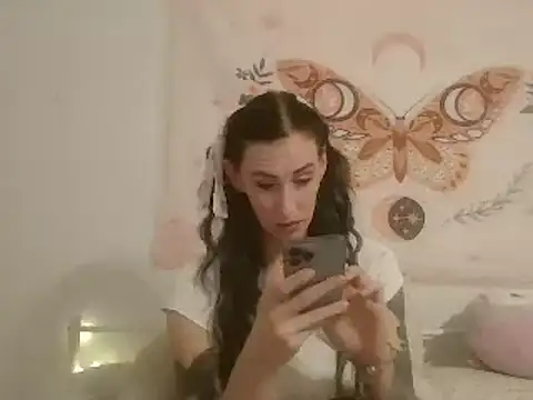 Snapshot of averietheangel chatting on March 21, 2025, 9:01 pm averietheangel online show from March 21, 2025, 9:01 pm