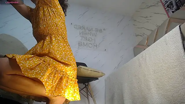 Snapshot of Tomoe_b chatting on December 18, 2024, 3:15 am Tomoe b online show from December 18, 2024, 3:15 am