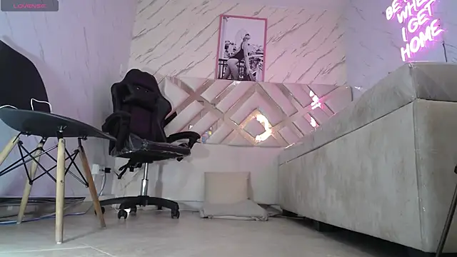 Snapshot of Tomoe_b chatting on January 9, 2025, 3:15 am Tomoe b online show from January 9, 2025, 3:15 am