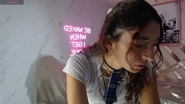 Snapshot of Tomoe_b chatting on January 10, 2025, 3:18 am Tomoe b online show from January 10, 2025, 3:18 am