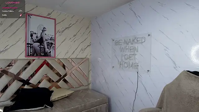 Snapshot of Tomoe_b chatting on January 24, 2025, 3:32 am Tomoe b online show from January 24, 2025, 3:32 am