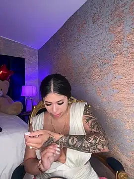 kiim taaylor online show from February 13, 2025, 11:39 am