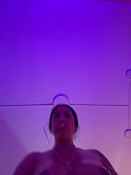 kiim taaylor online show from February 22, 2025, 2:52 pm