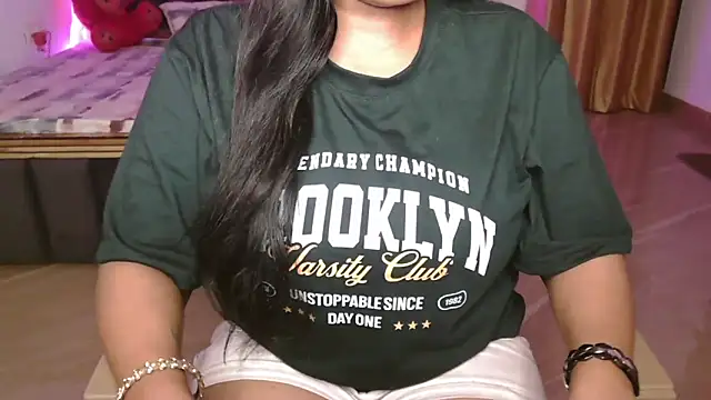 Snapshot of N-Natasha chatting on April 7, 2026, 4:18 pm N-Natasha online show from April 7, 2026, 4:18 pm