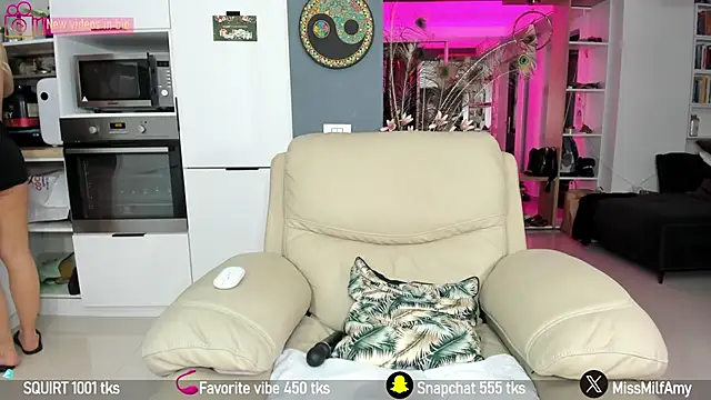 Snapshot of AmySuperHeroes chatting on February 1, 2025, 1:09 pm AmySuperHeroes online show from February 1, 2025, 1:09 pm