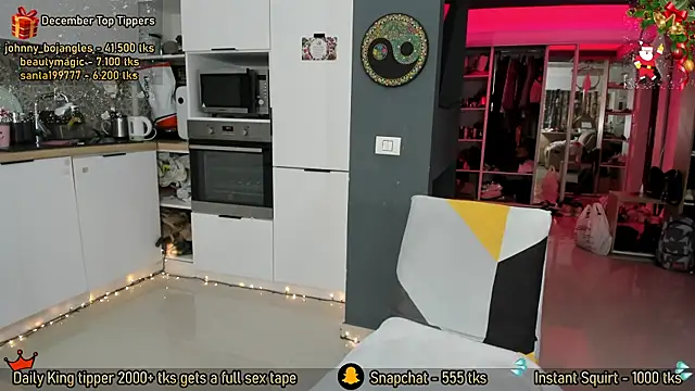 AmySuperHeroes online show from December 19, 2025, 8:43 am