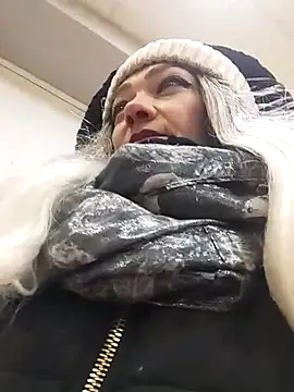 SweetLeila40 online show from March 18, 2026, 4:43 pm