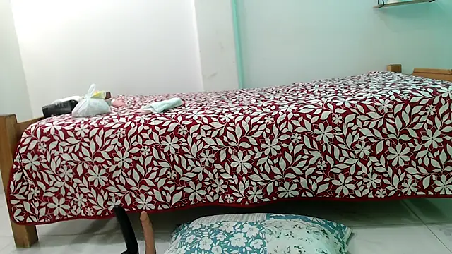 evaleribigtits18 online show from April 24, 2026, 12:57 am