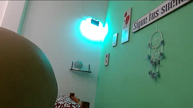 evaleribigtits18 online show from April 27, 2026, 1:36 am