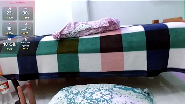 evaleribigtits18 online show from June 27, 2026, 1:17 pm