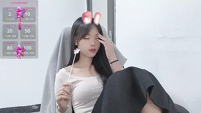 Snapshot of Lvy--v chatting on December 11, 2024, 10:38 pm Lvy--v online show from December 11, 2024, 10:38 pm