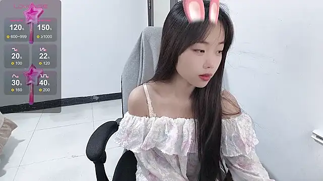 Snapshot of Lvy--v chatting on December 22, 2024, 10:36 pm Lvy--v online show from December 22, 2024, 10:36 pm