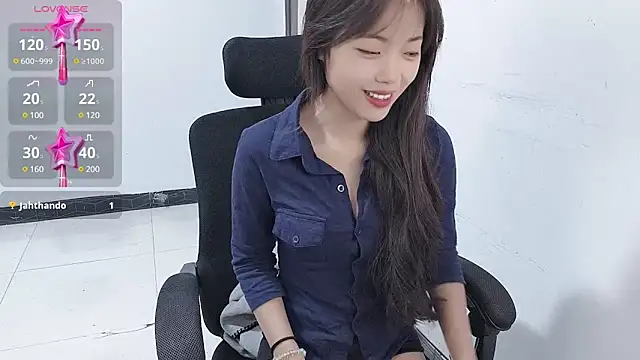 Snapshot of Lvy--v chatting on December 26, 2024, 10:52 pm Lvy--v online show from December 26, 2024, 10:52 pm