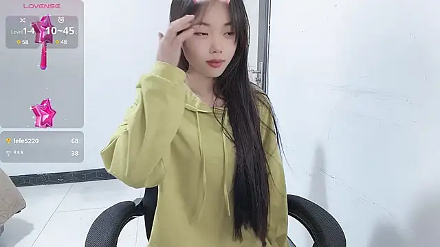 Snapshot of Lvy--v chatting on January 11, 2025, 10:51 pm Lvy--v online show from January 11, 2025, 10:51 pm