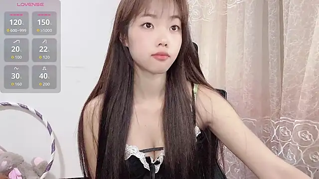 Snapshot of Lvy--v chatting on November 1, 2025, 10:45 pm Lvy--v online show from November 1, 2025, 10:45 pm