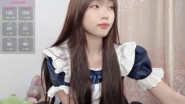 Snapshot of Lvy--v chatting on November 18, 2025, 10:47 pm Lvy--v online show from November 18, 2025, 10:47 pm