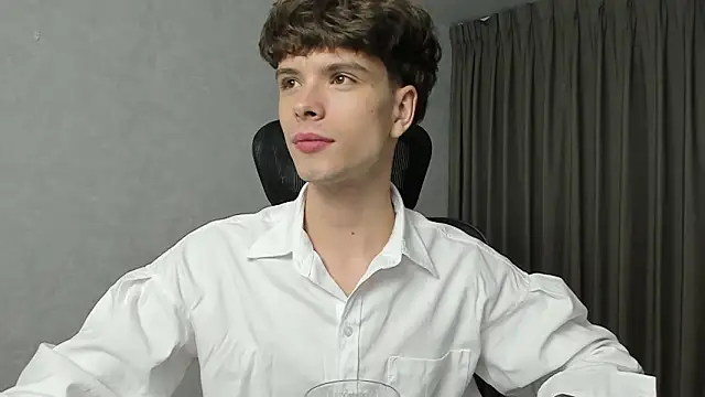 Snapshot of calvin_love_you chatting on March 6, 2026, 5:09 pm calvin love you online show from March 6, 2026, 5:09 pm