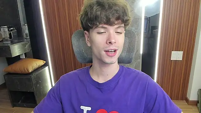 Snapshot of calvin_love_you chatting on April 19, 2026, 6:10 pm calvin love you online show from April 19, 2026, 6:10 pm