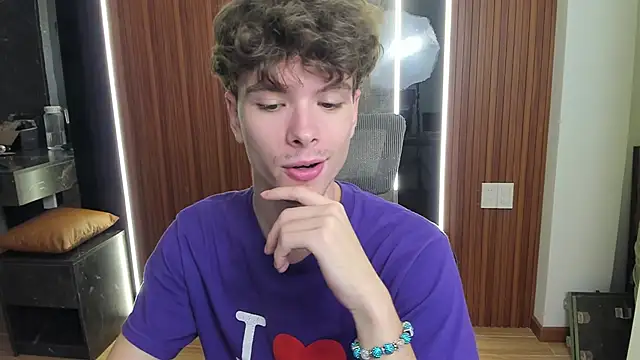 Snapshot of calvin_love_you chatting on April 24, 2026, 5:15 pm calvin love you online show from April 24, 2026, 5:15 pm