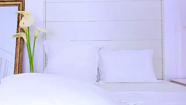 MoonAngelic online show from March 6, 2025, 2:51 am