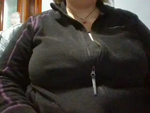 Snapshot of maria38xxx chatting on December 3, 2025, 2:59 pm maria38xxx online show from December 3, 2025, 2:59 pm