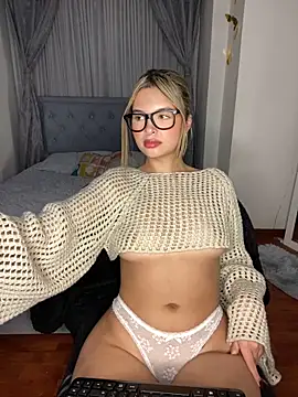 Snapshot of Odett_ chatting on March 17, 2025, 4:40 am Odett online show from March 17, 2025, 4:40 am